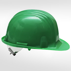 Casco L& R de seguridad fabricado en polietileno. Color: verde.